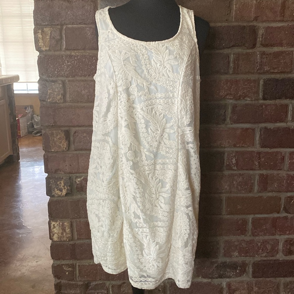 Forever 21+ cream‎ lace sleeveless sheath mini dress